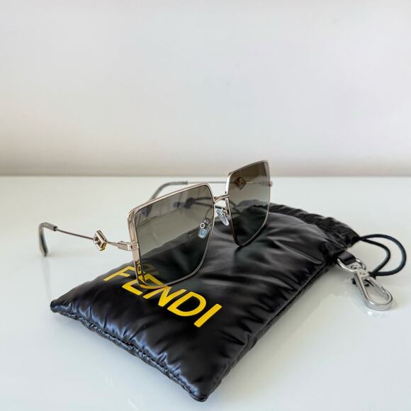 NEW!!! Fendi women sunglasses FE40148U 28P Authentic Retail 580$ - Picture 1 of 8